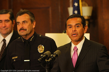 L.A. Mayor Antonio Villaraigosa and LAPD Chief Charlie Beck announced there were only 297 murders in the City in 2010. (Eric Leonard/KFI NEWS)