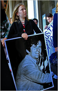 Haley Paisley, 10, with a photo of her uncle John McGraham, a mentally ill homeless man who was killed in Los Angeles.