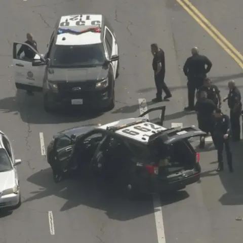 2 LAPD officers injured in fight with suspect