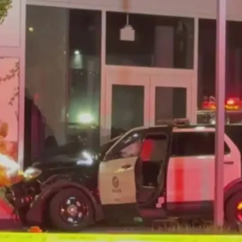 2 LAPD officers injured after pursuit ends in crash in downtown Los Angeles