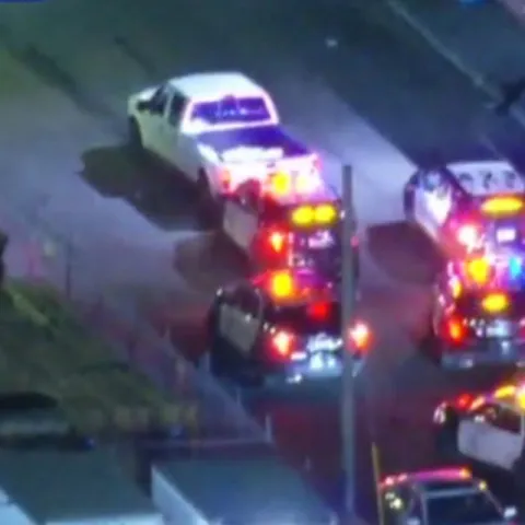 3 officers injured as assault suspect rams LAPD cars during pursuit