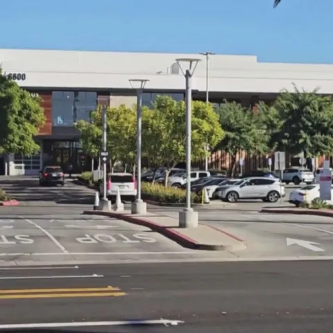 17-year-old girl possibly targeted by human trafficker at San Fernando Valley mall